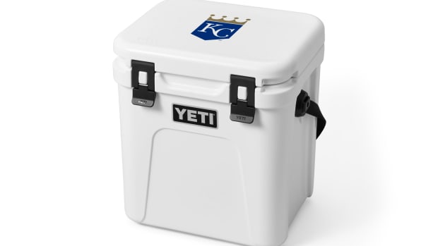 Custom_MLB_White_3qrt_Lid_Down_Kansas_City_Royals_Tundra_Roadie_24_2400x2400